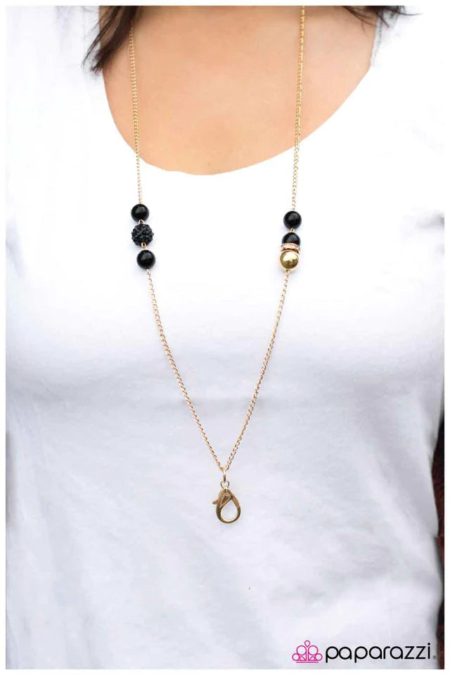 Collar Paparazzi ~ Trabajando duro por el dinero - Oro