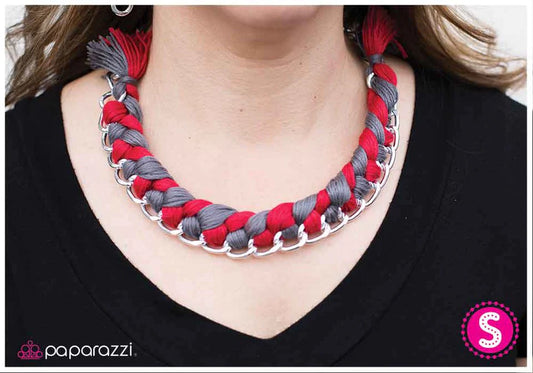 Collar Paparazzi ~ String Me Along - Rojo