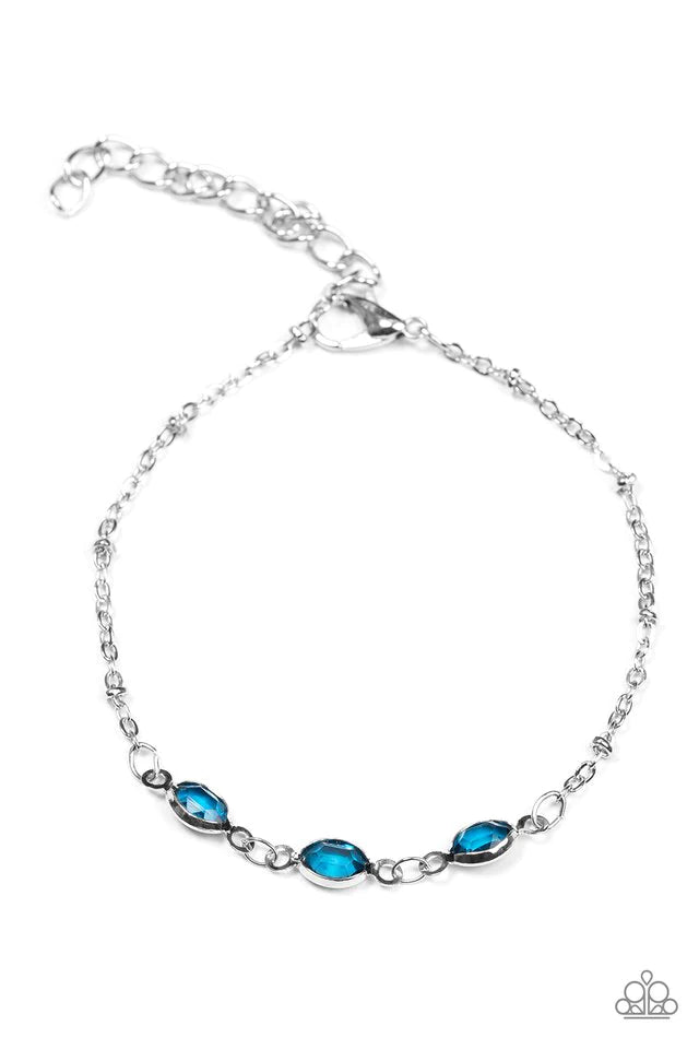 Pulsera Paparazzi ~ Center Stage Chic - Azul