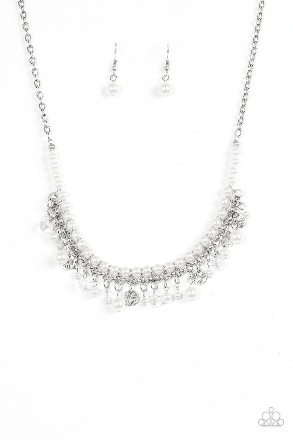 Collar Paparazzi ~ Glamour Trove - Blanco