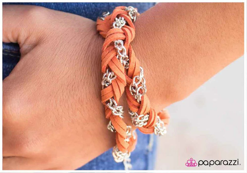 Pulsera Paparazzi ~ Cuero Permitting - Naranja