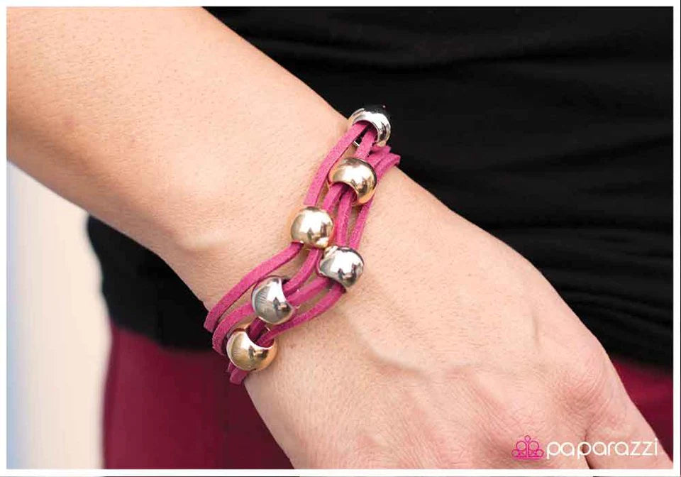 Pulsera Paparazzi ~ Overly Understated - Rosa