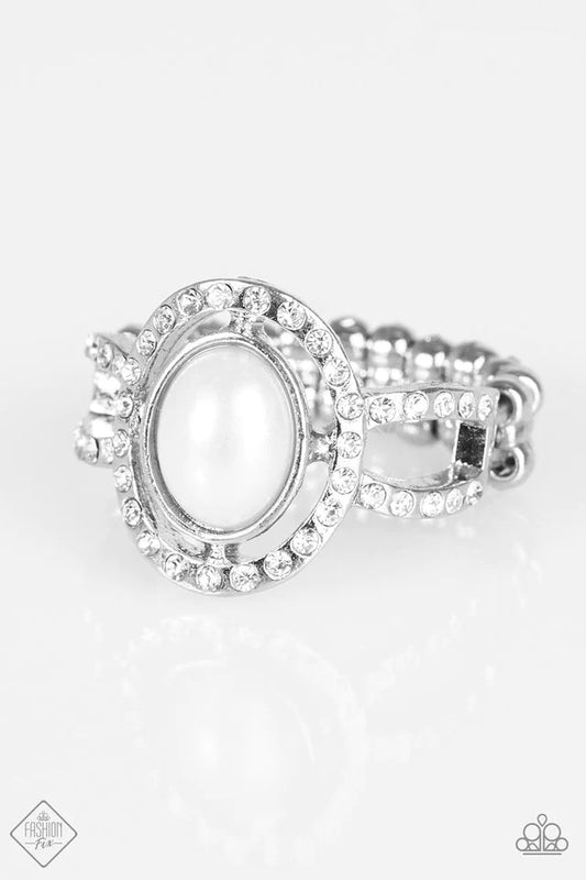 Anillo Paparazzi ~ Brillo de cuento de hadas - Blanco