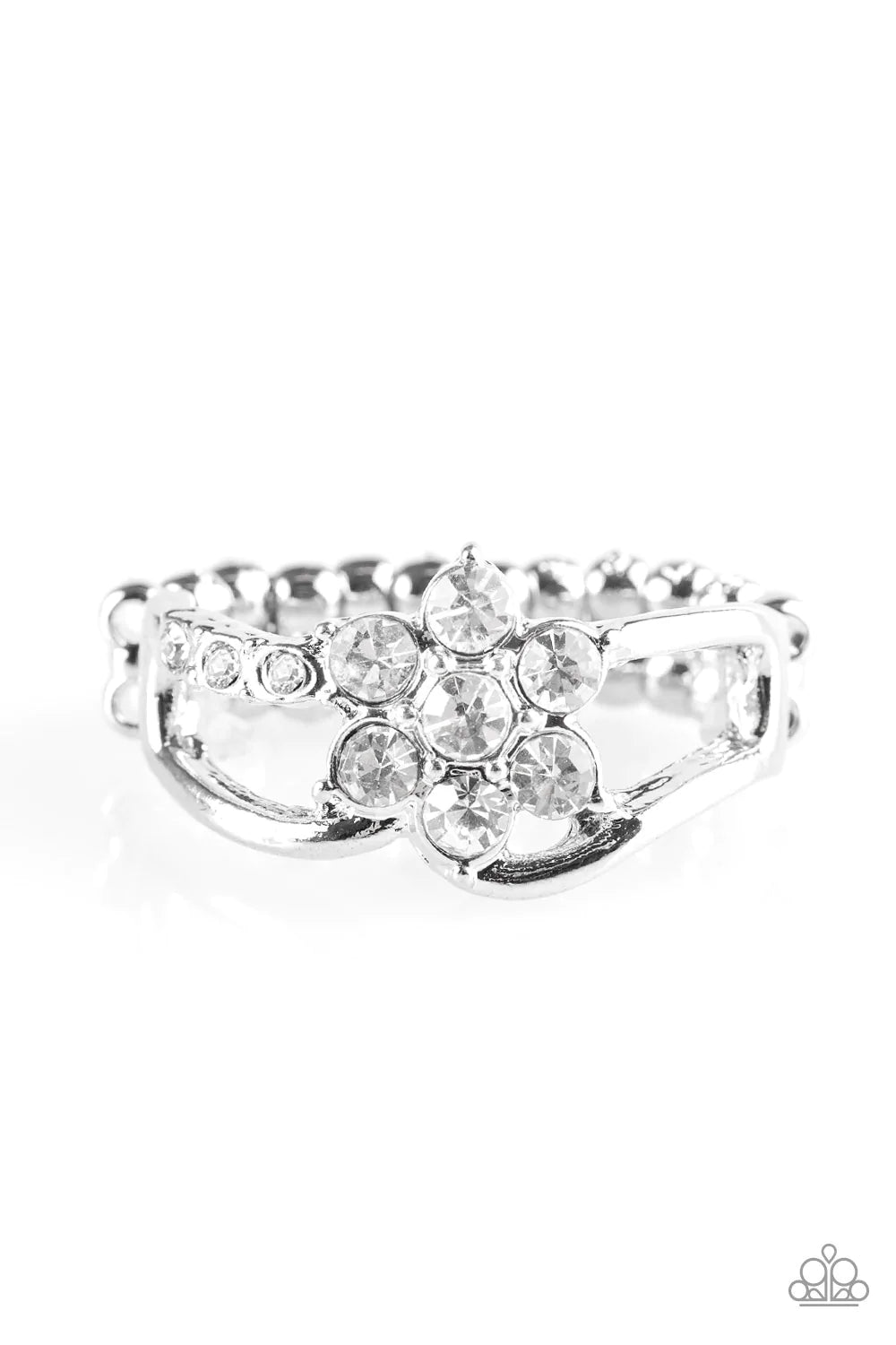 Anillo Paparazzi ~ Garden Gleam - Blanco