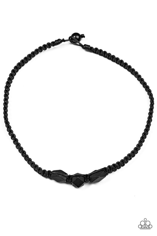 Collar Paparazzi ~ Bosque de secuoyas - Negro