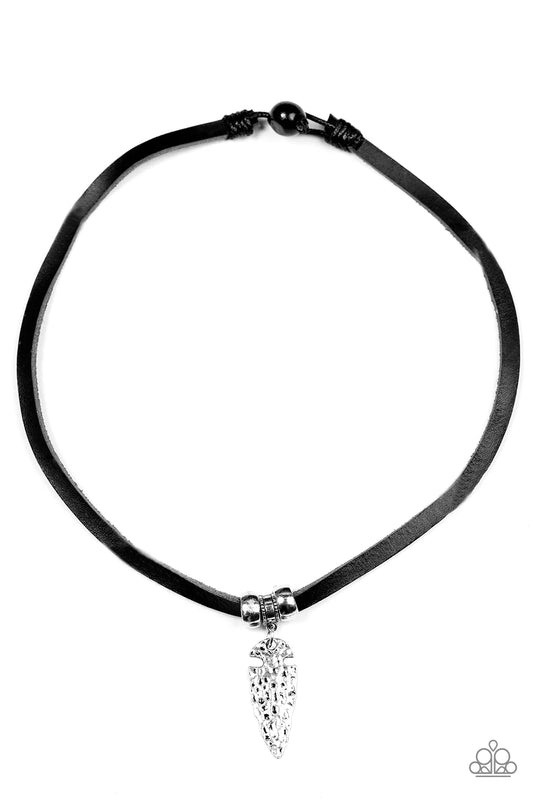 Collar Paparazzi ~ Cada hombre de las cavernas por sí mismo - Plata