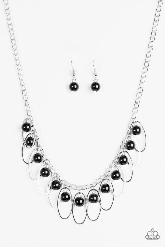 Collar Paparazzi ~ Princesa de fiesta - Negro