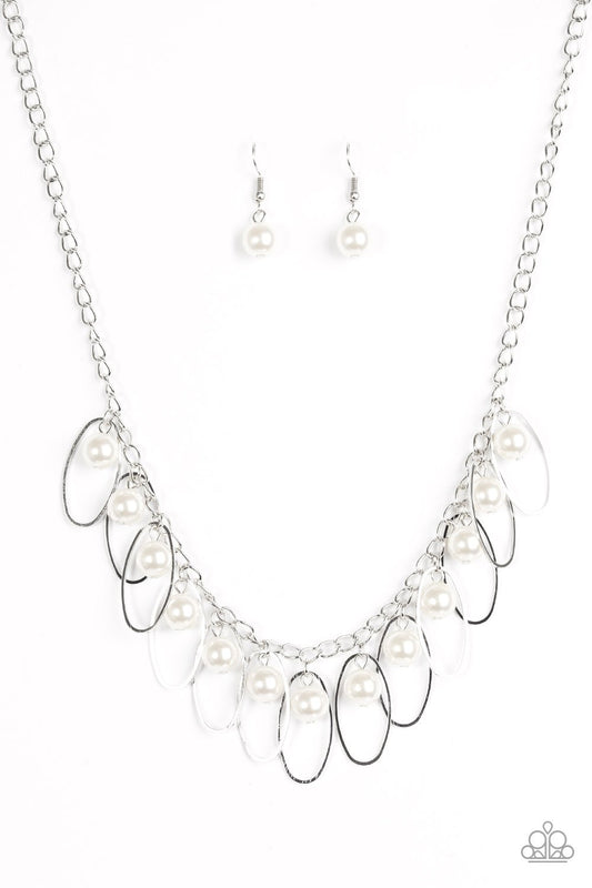 Collar Paparazzi ~ Princesa de fiesta - Blanco