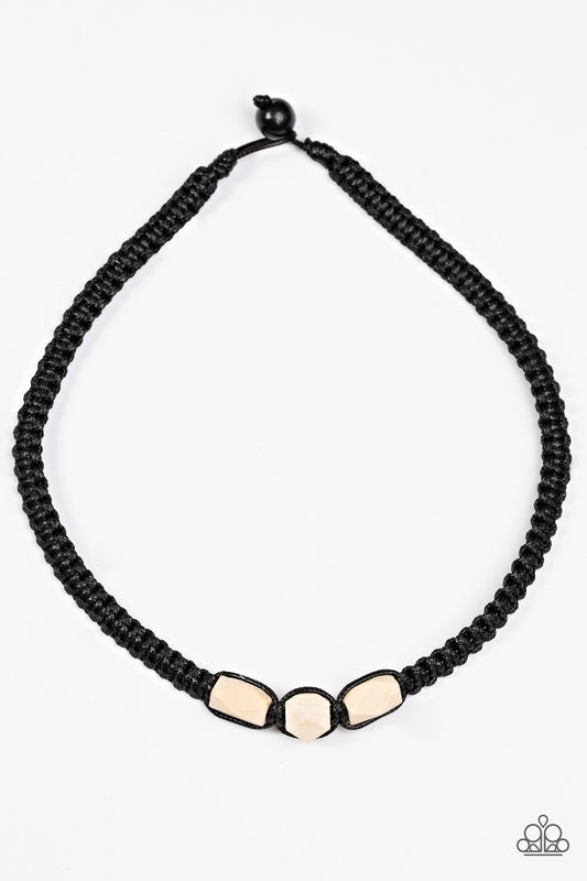 Collar Paparazzi ~ Bosque de secuoyas - Negro