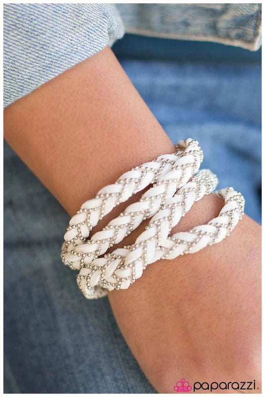 Pulsera Paparazzi ~ Set Adrift - Blanco