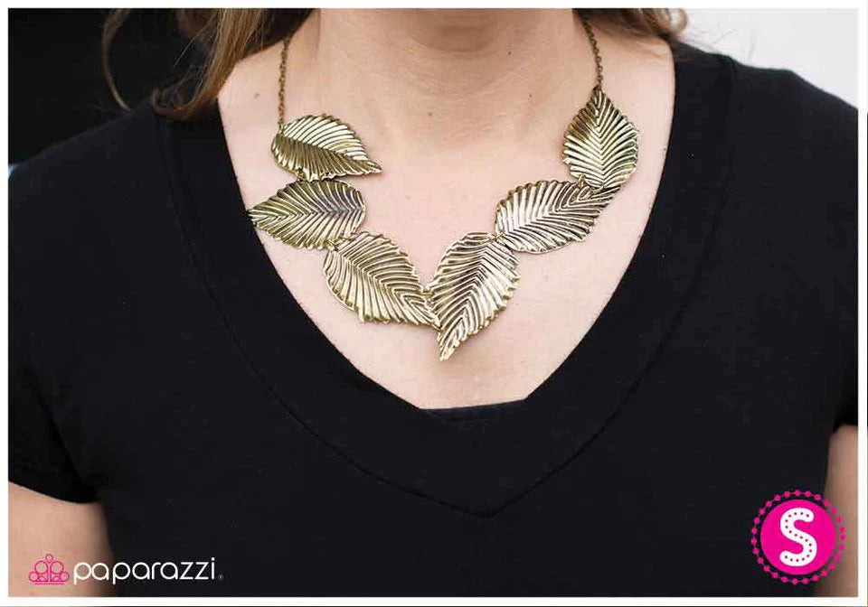 Paparazzi Necklace ~ Dont LEAF Me - Brass