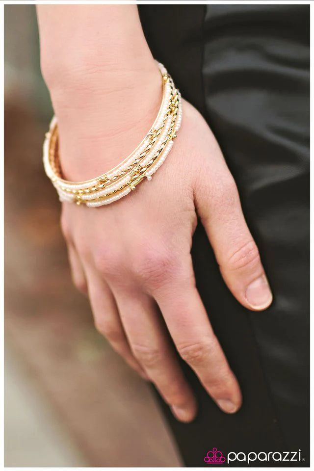 Pulsera Paparazzi ~ Feeling Fancy - Oro