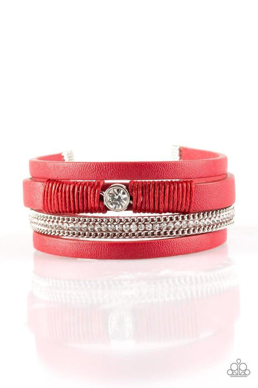 Pulsera Paparazzi ~ Pasarela de moda - Rojo