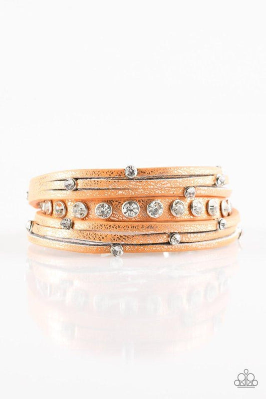 Pulsera Paparazzi ~ CATWALK It Off - Naranja