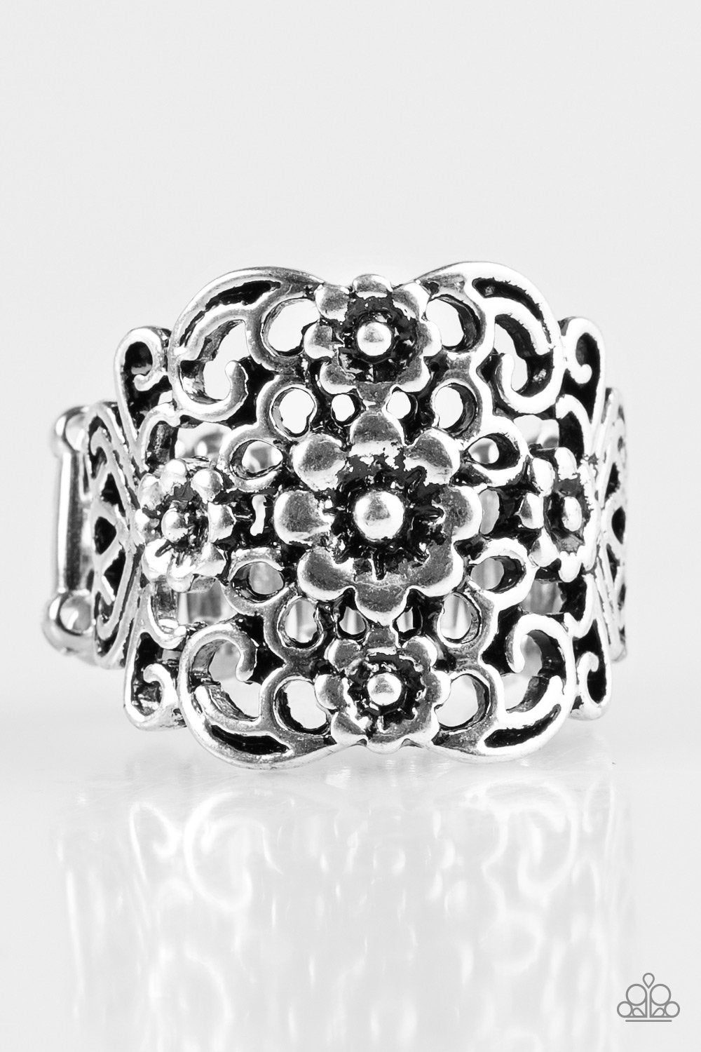 Paparazzi Ring ~ Divinely Daisy - Silver