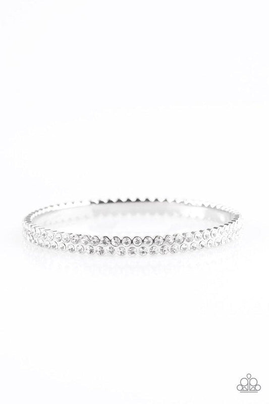 Pulsera Paparazzi adornada con diamantes - Blanco