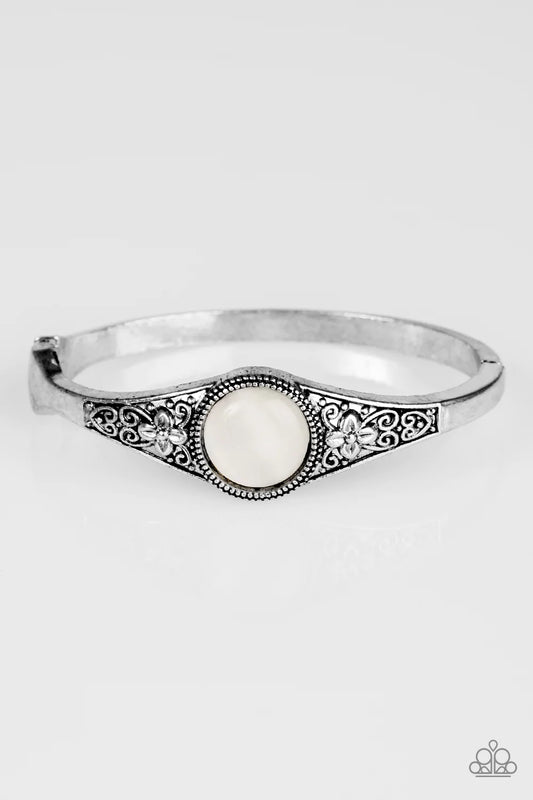 Paparazzi Bracelet ~ Modernly Meadow - White