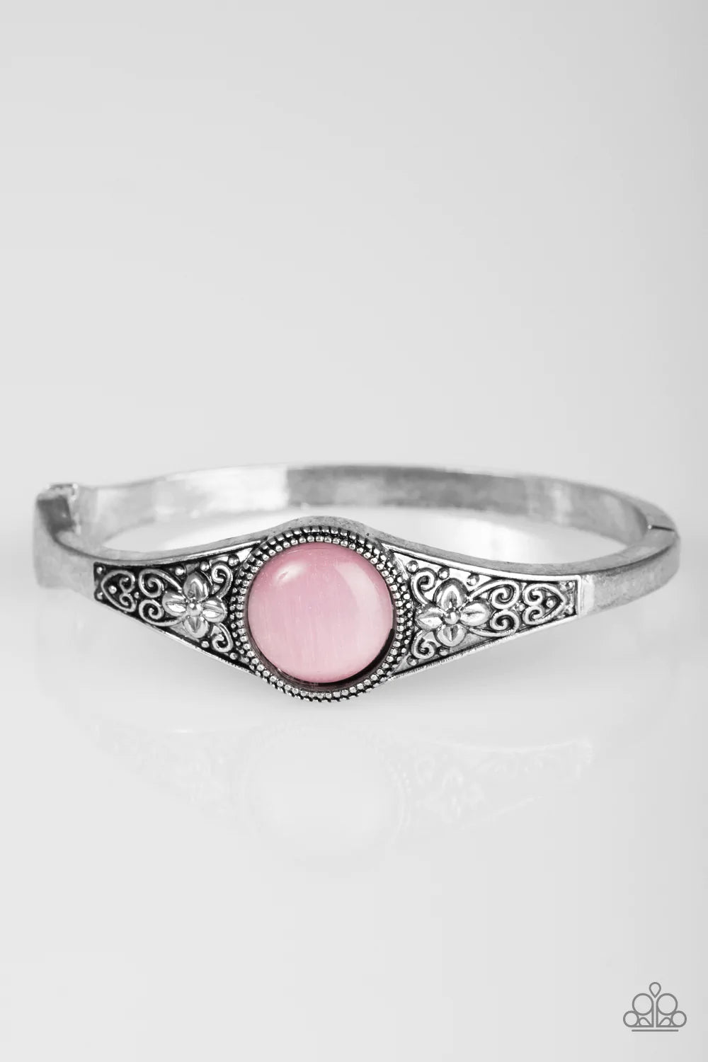 Paparazzi Bracelet ~ Modernly Meadow - Pink