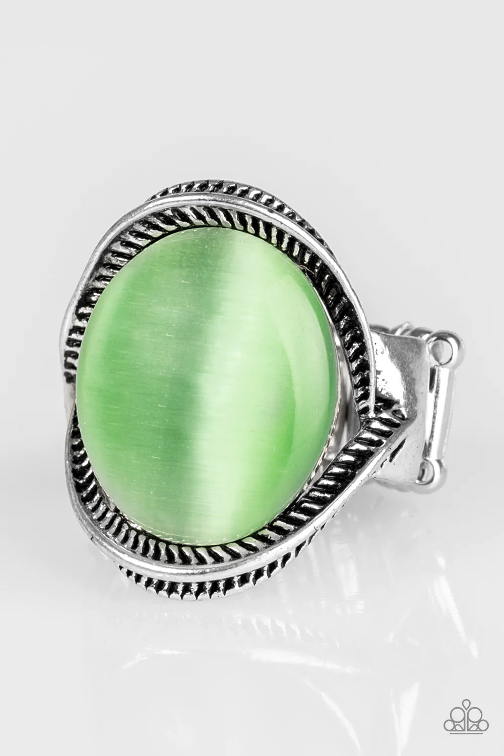 Anillo Paparazzi ~ GLOW But Sure - Verde