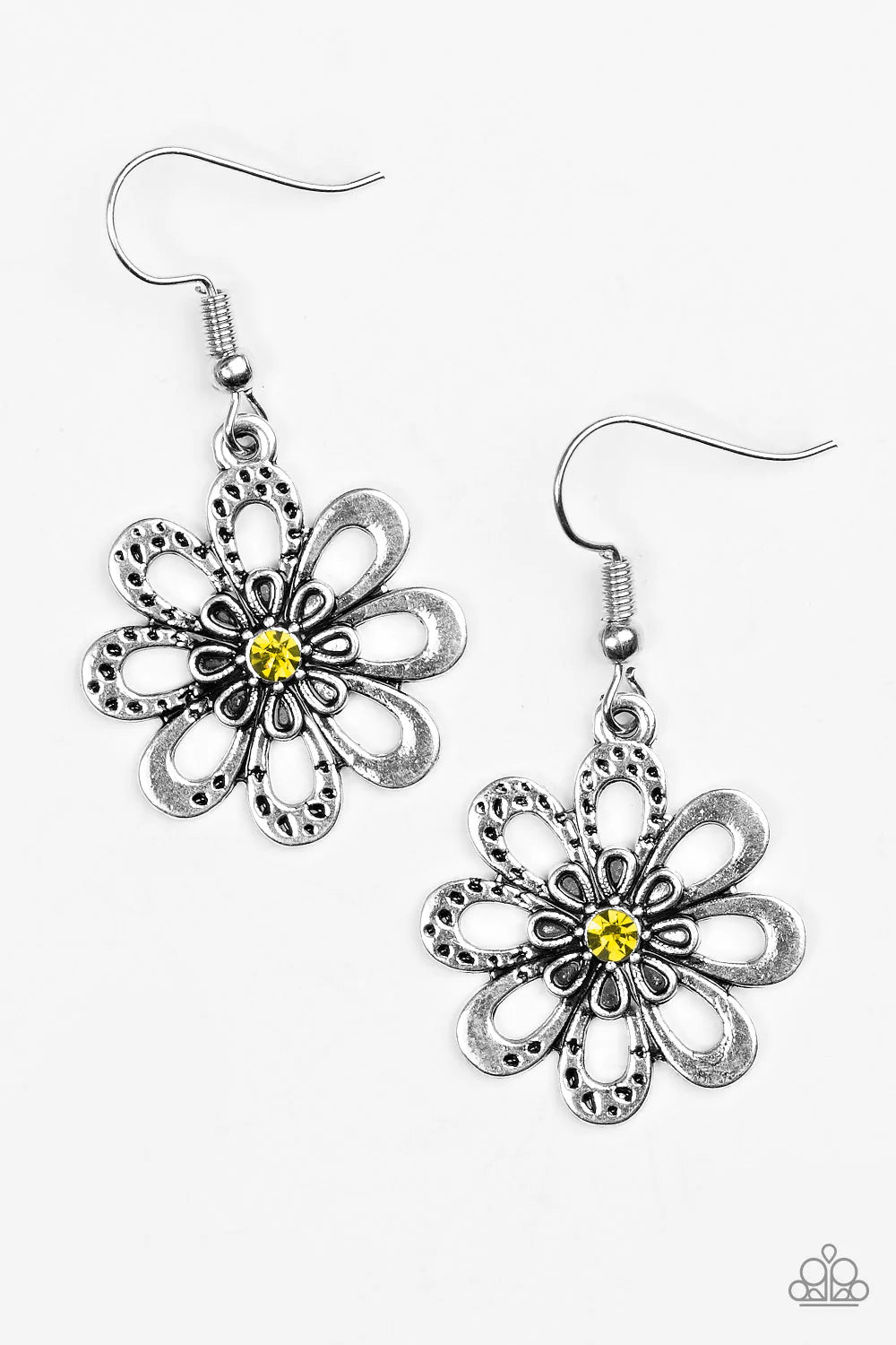 Pendiente Paparazzi ~ Floret de moda - Amarillo