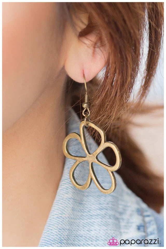 Paparazzi Earring ~ Keep It Simple - Brass