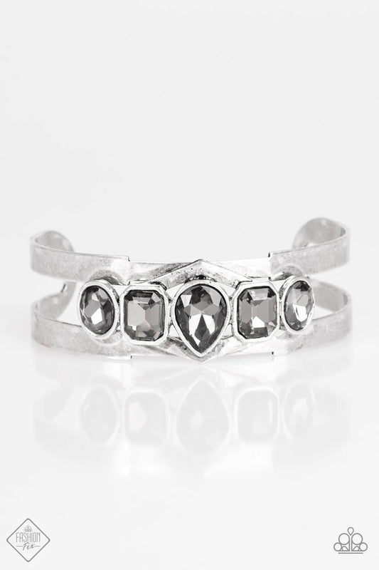 Pulsera Paparazzi ~ Impresionantemente imperial - Plata