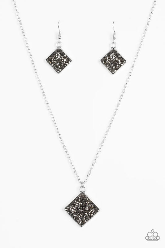 Collar Paparazzi ~ Kickin Up STARDUST - Plata