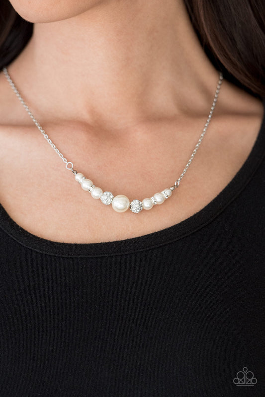 Collar Paparazzi ~ Absolutamente brillante - Blanco