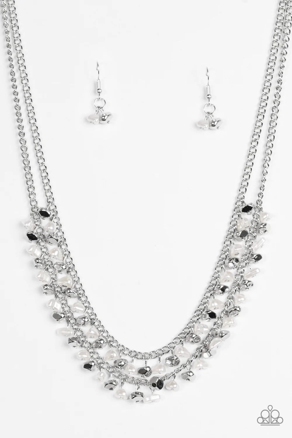 Paparazzi Necklace ~ Majestic Marinas - White