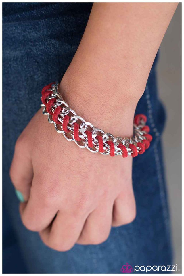 Pulsera Paparazzi ~ Juntos en esto - Rojo