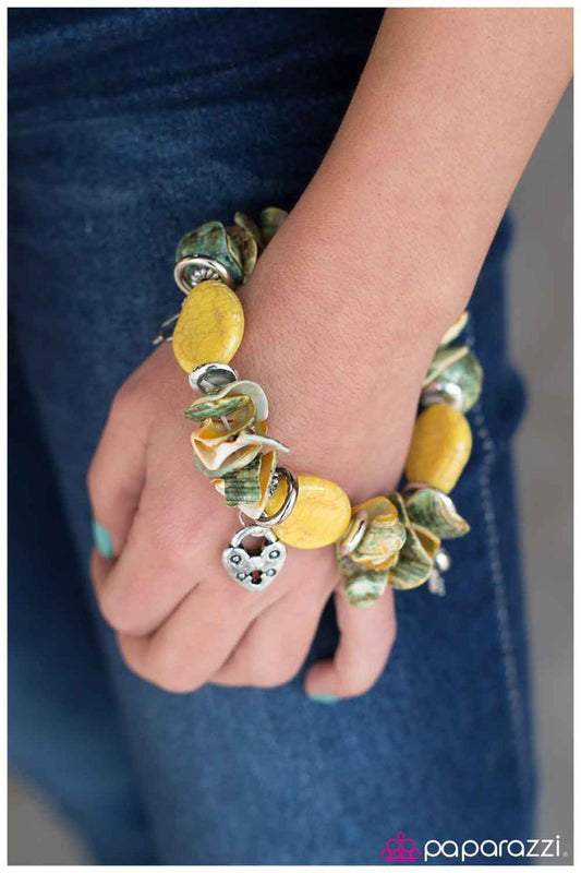 Pulsera Paparazzi ~ ¿Bailamos con Shell? - Amarilla