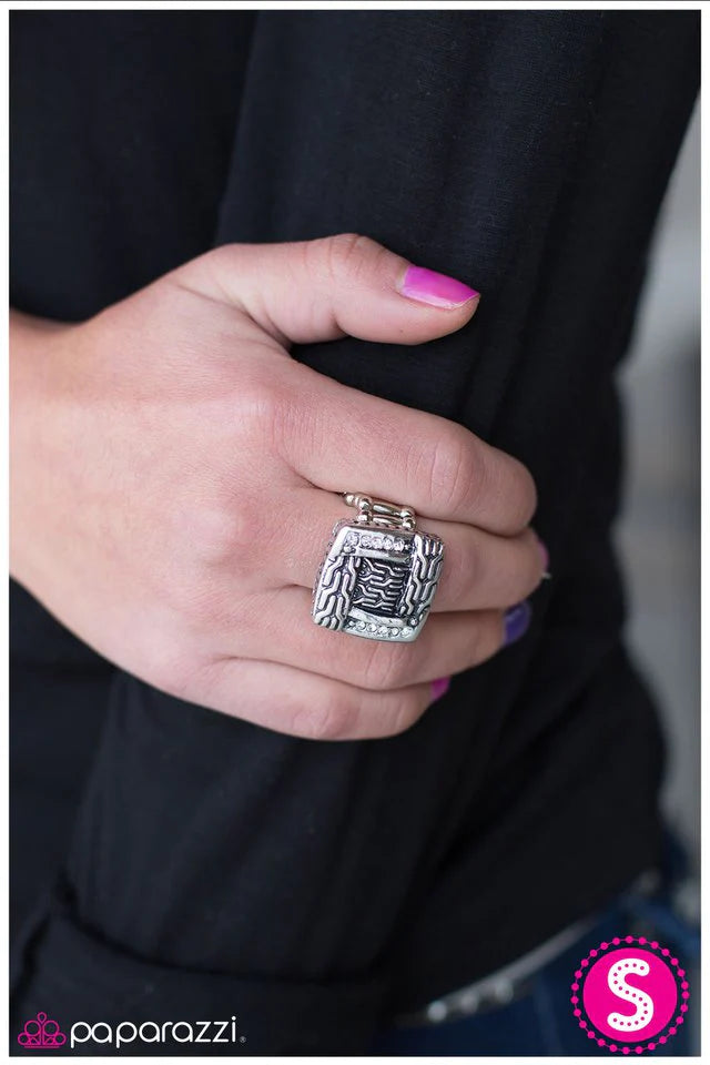 Anillo Paparazzi ~ Square Up - Plata