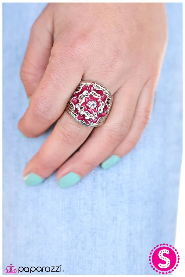 Anillo Paparazzi ~ Elegancia desplegada - Rosa