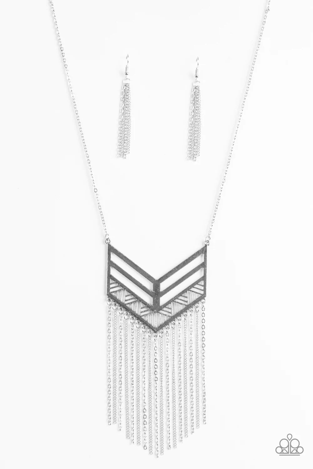 Collar Paparazzi ~ Alpha Attitude - Plata