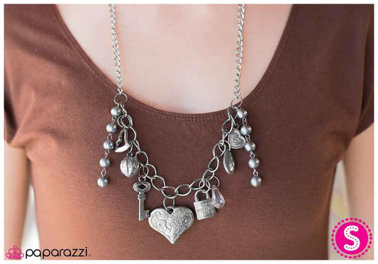 Collar Paparazzi ~ Mejor haber amado... - Gris