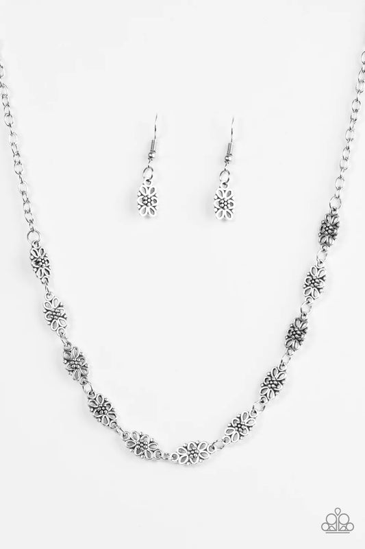 Collar Paparazzi ~ Daisy Dream - Plata