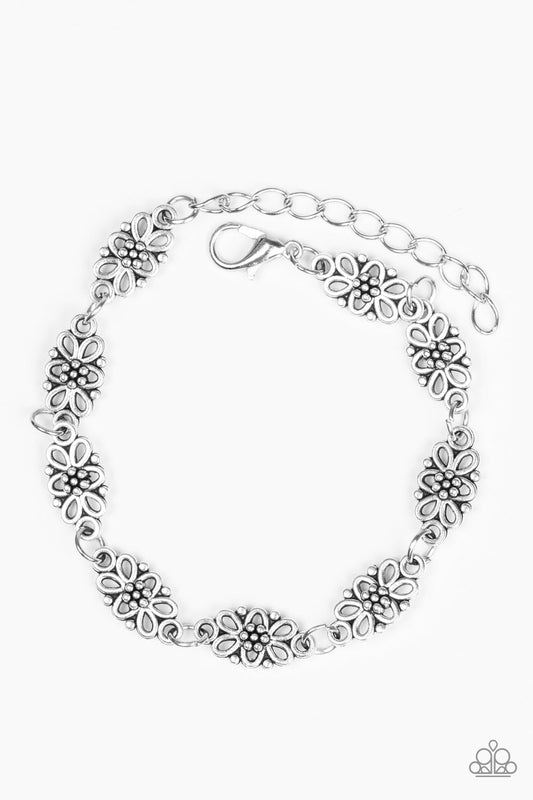 Pulsera Paparazzi ~ Easy Daisy - Plata