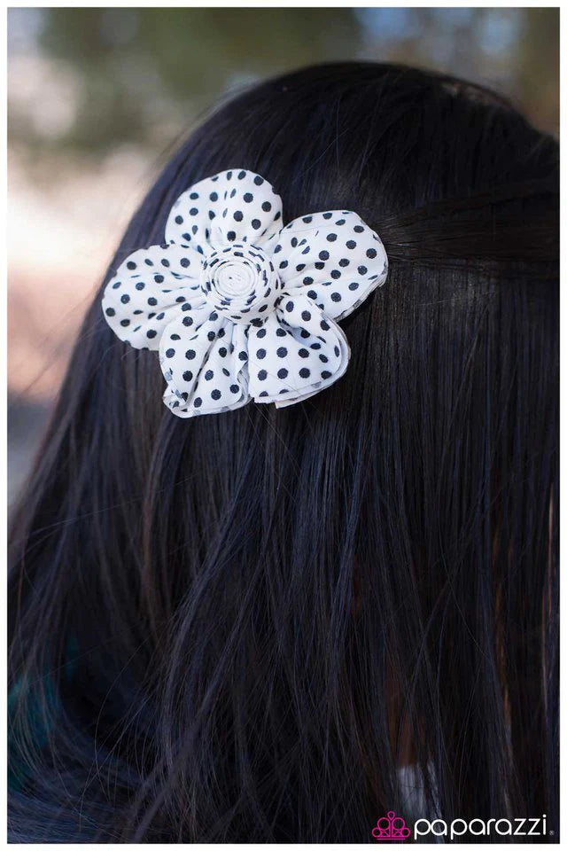 Paparazzi Hair Accessories ~ Spot On - White