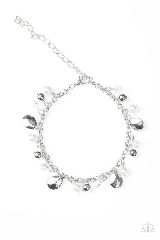 Pulsera Paparazzi ~ Modestly Midsummer - Blanco