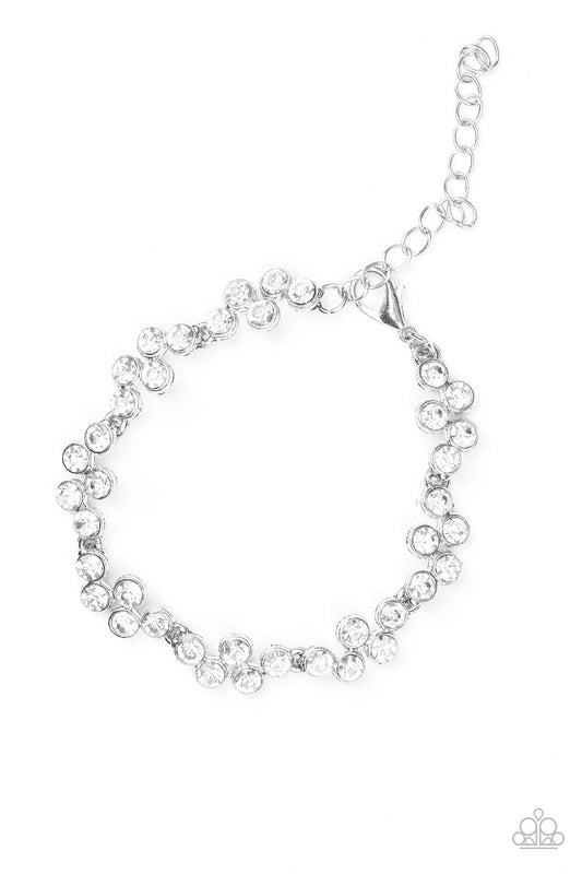 Pulsera Paparazzi ~ Sigue brillando con fuerza - Blanco