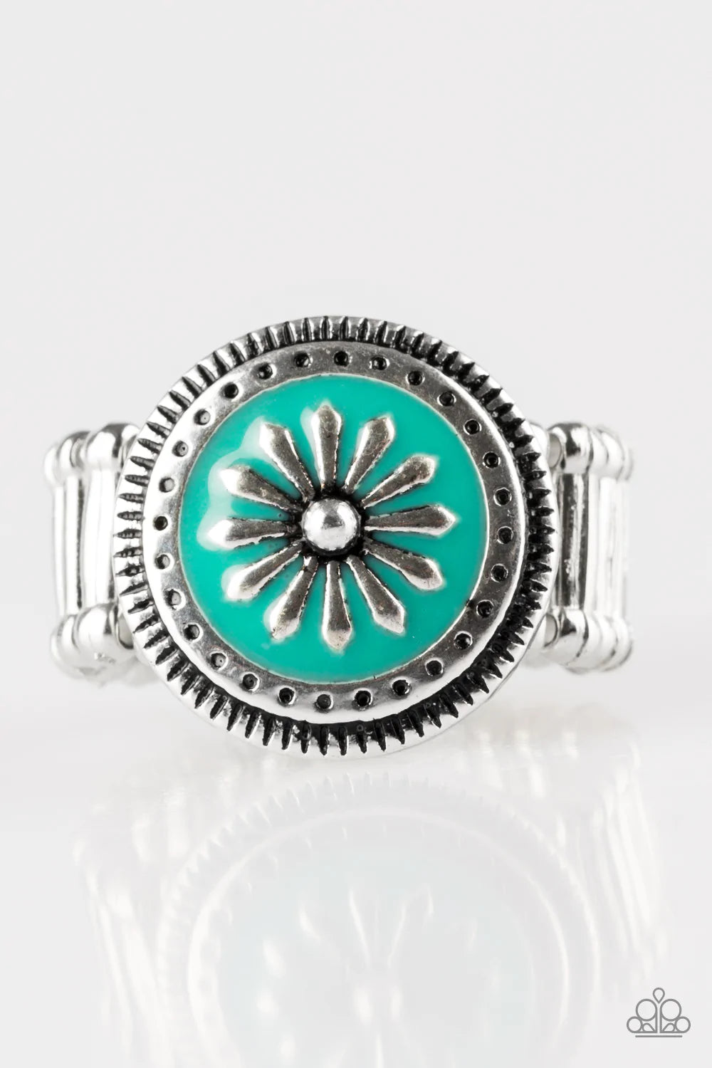 Paparazzi Ring ~ Free-Spirited Flower - Green