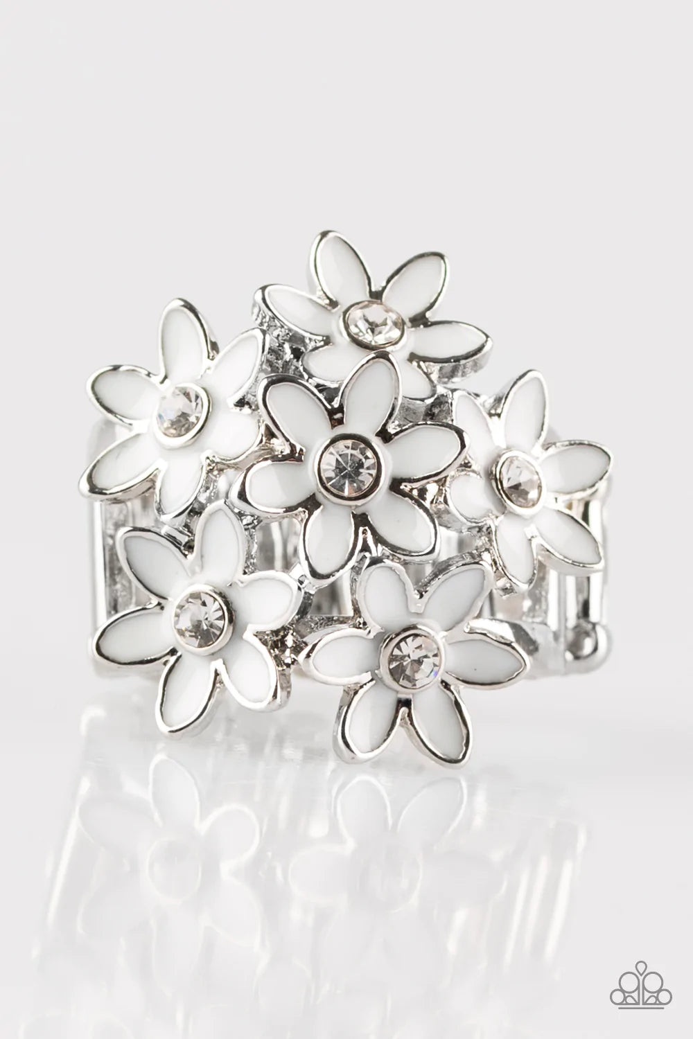 Paparazzi Ring ~ Blooming Bouquets - White