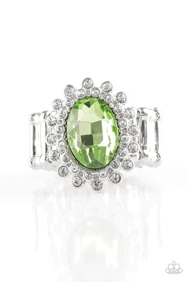 Anillo Paparazzi ~ Castle Chic - Verde