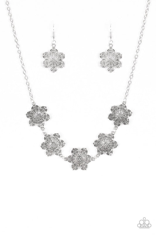 Collar Paparazzi ~ Island Maven - Plata