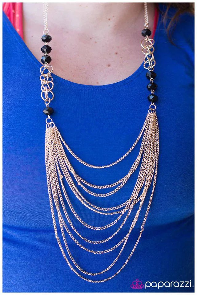 Collar Paparazzi ~ Envuelto en confianza - Oro