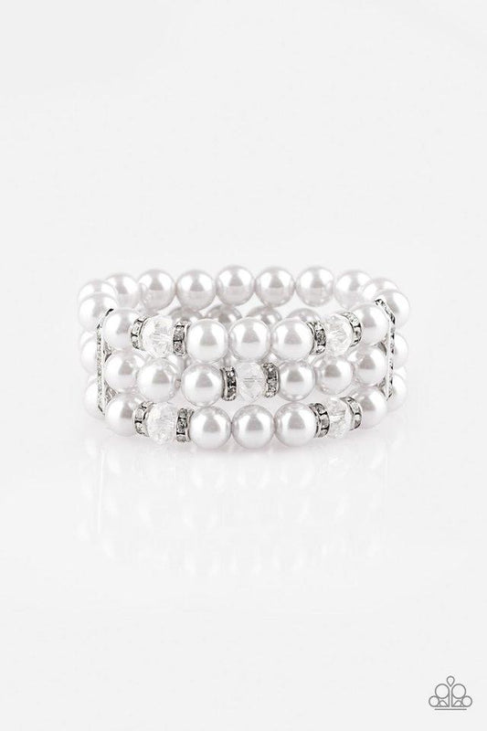 Pulsera Paparazzi ~ Indudablemente elegante - Plata