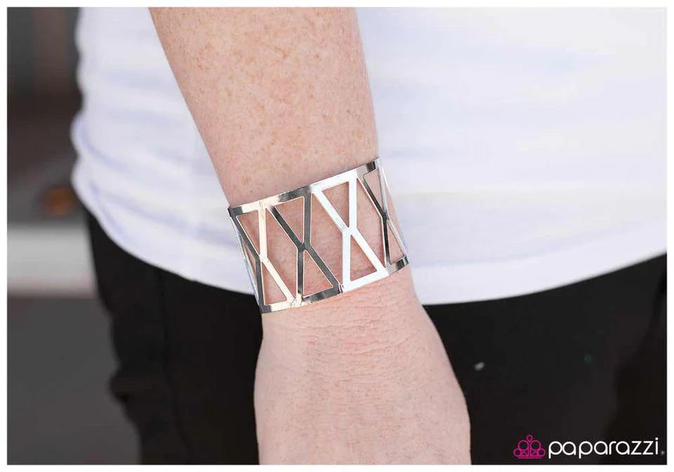 Pulsera Paparazzi ~ X marca el lugar - Plata