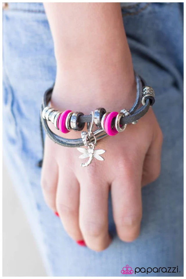 Pulsera Paparazzi ~ On the Fly - Rosa