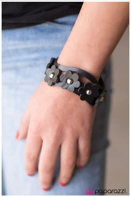 Paparazzi Bracelet ~ All In A Row - Black