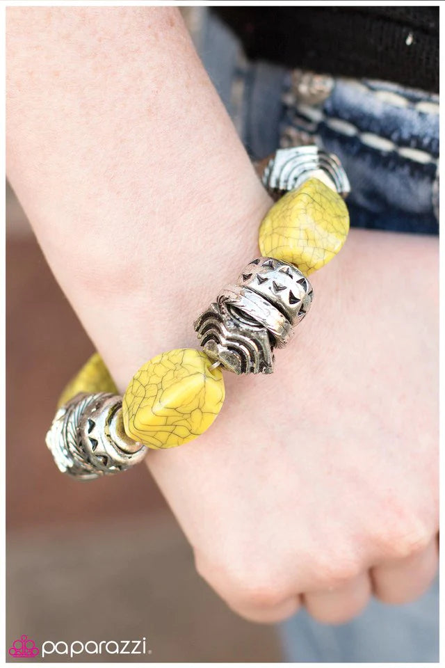 Pulsera Paparazzi ~ Into The Great Wide Open - Amarillo